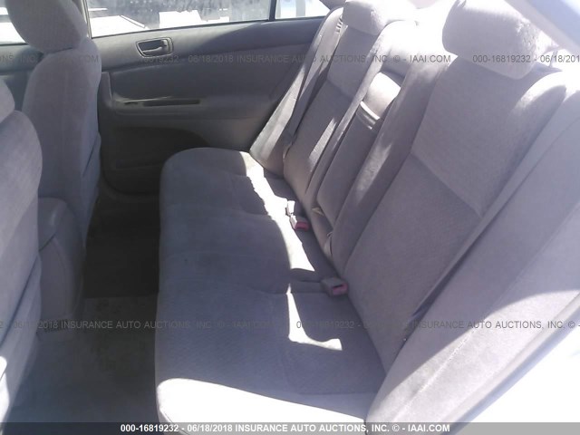 4T1BF32K22U030874 - 2002 TOYOTA CAMRY LE/XLE/SE თეთრი ფოტო 8