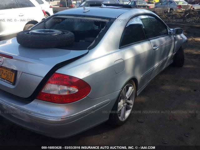 WDBTJ56HX8F240281 - 2008 MERCEDES-BENZ CLK350 350 SILVER photo 4