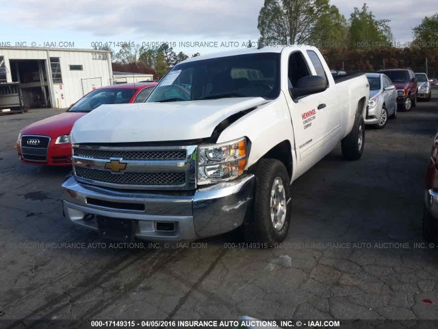 1GCRKSE05DZ266038 - 2013 CHEVROLET SILVERADO K1500 LT WHITE photo 2