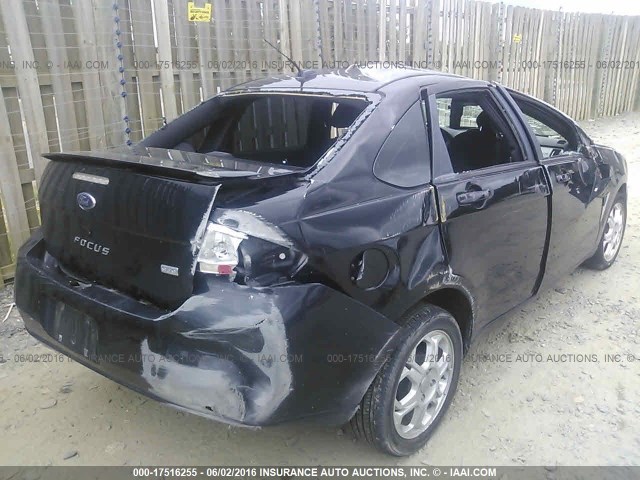 1FAHP35N28W147004 - 2008 FORD FOCUS SE/SEL/SES BLACK photo 4