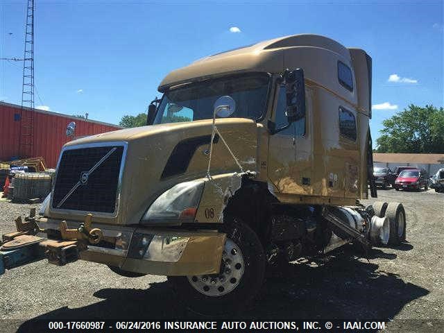 4V4NC9EH7BN298329 - 2011 VOLVO VN GOLD photo 2