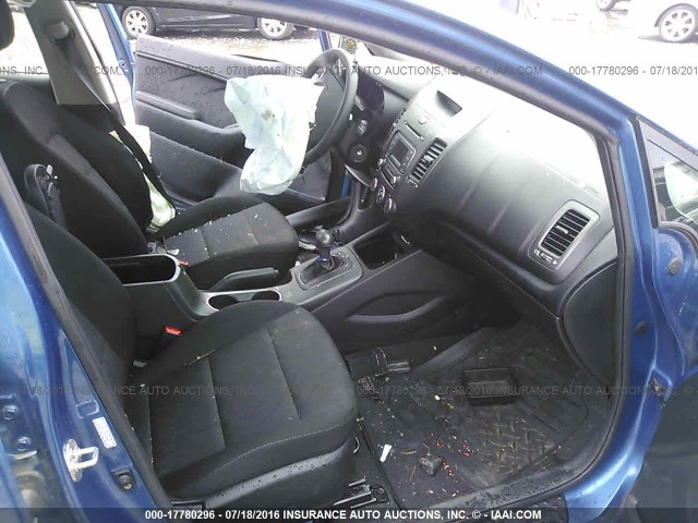 KNAFK4A65E5086525 - 2014 KIA FORTE LX BLUE photo 5