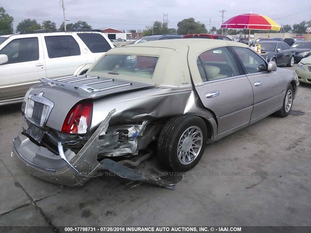 1LNHM82W61Y729223 - 2001 LINCOLN TOWN CAR SIGNATURE GRAY photo 4