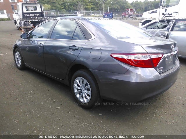 4T4BF1FK3FR462173 - 2015 TOYOTA CAMRY LE/XLE/SE/XSE GRAY photo 3