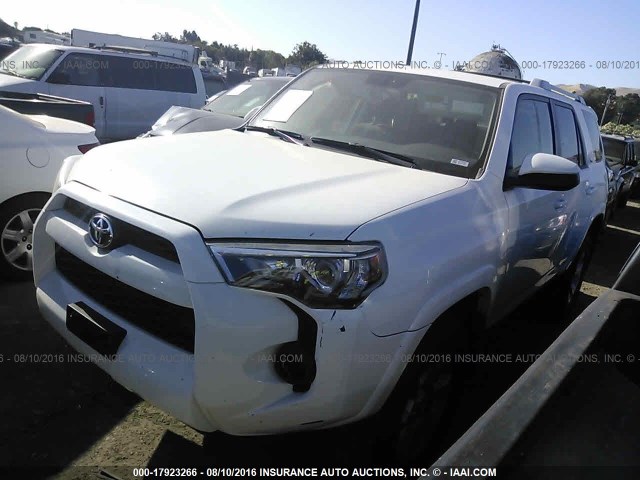 JTEBU5JR7G5296148 - 2016 TOYOTA 4RUNNER SR5 PRM/LTD/TRL/TLPRM/TRD WHITE photo 2