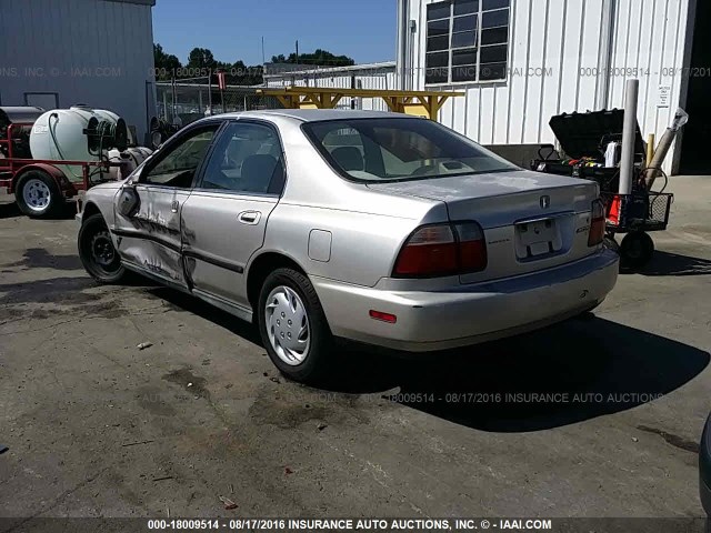 1HGCD5638VA136198 - 1997 HONDA ACCORD LX/EX Champagne photo 3