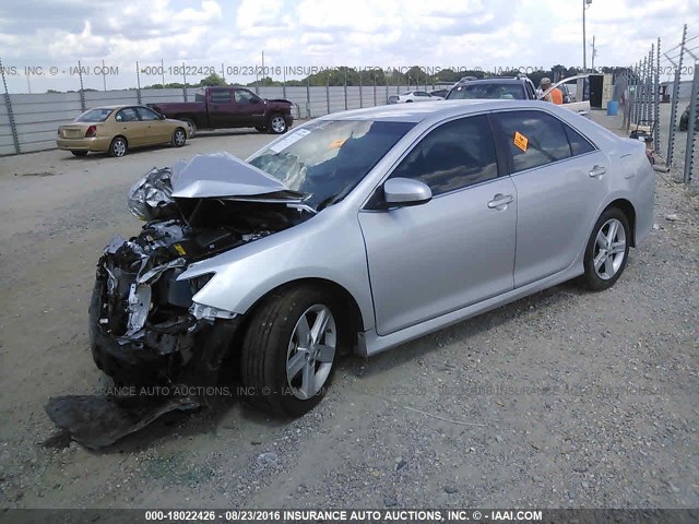 4T1BF1FK9EU438159 - 2014 TOYOTA CAMRY L/SE/LE/XLE 银色 照片 2