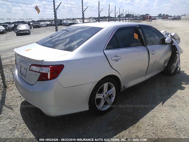 4T1BF1FK9EU438159 - 2014 TOYOTA CAMRY L/SE/LE/XLE SILVER photo 4