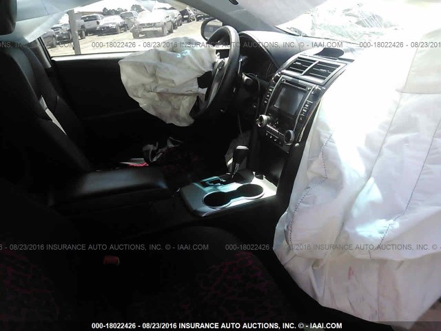 4T1BF1FK9EU438159 - 2014 TOYOTA CAMRY L/SE/LE/XLE 银色 照片 5