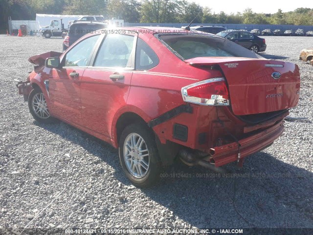 1FAHP35N58W238817 - 2008 FORD FOCUS SE/SEL/SES RED photo 3