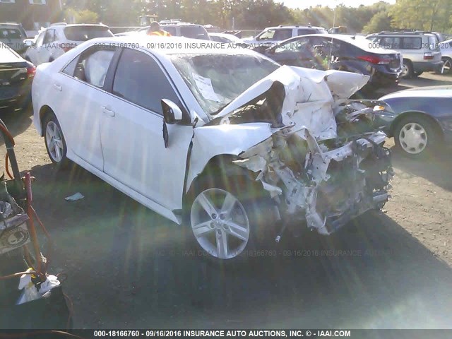 4T1BF1FK4EU405411 - 2014 TOYOTA CAMRY L/SE/LE/XLE 白色 照片 1