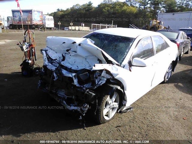 4T1BF1FK4EU405411 - 2014 TOYOTA CAMRY L/SE/LE/XLE 白色 照片 2