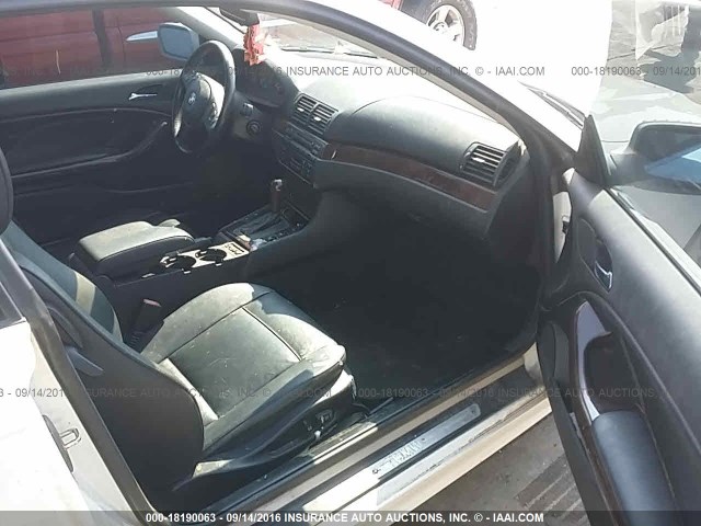 WBABD33444PL05833 - 2004 BMW 325 CI WHITE photo 5