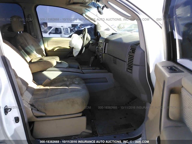 5N1AA08A14N714142 - 2004 NISSAN ARMADA SE/LE WHITE photo 5