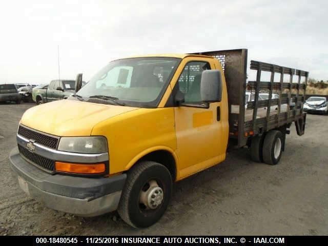 1GBHG31U261210463 - 2006 CHEVROLET EXPRESS G3500  Unknown photo 2