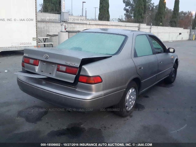 JT2BG22KXW0126561 - 1998 TOYOTA CAMRY CE/LE/XLE 香槟色 照片 4