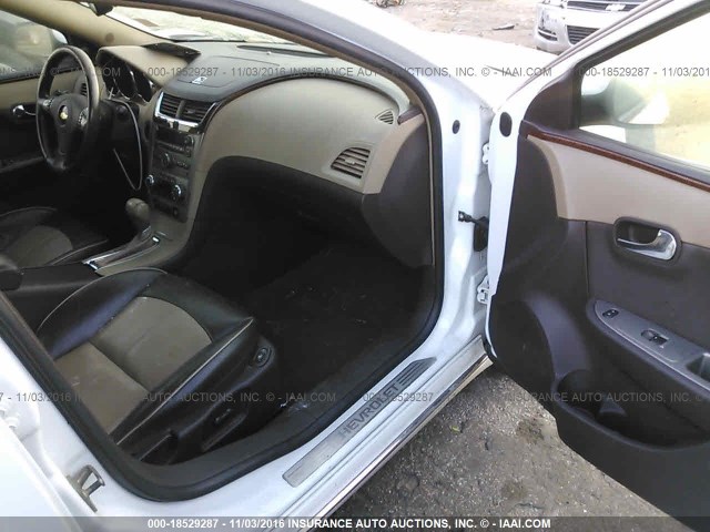 1G1ZK57B29F151320 - 2009 CHEVROLET MALIBU LTZ თეთრი ფოტო 5