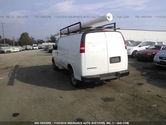 1GCGG25C091119490 - 2009 CHEVROLET EXPRESS G2500  WHITE photo 3