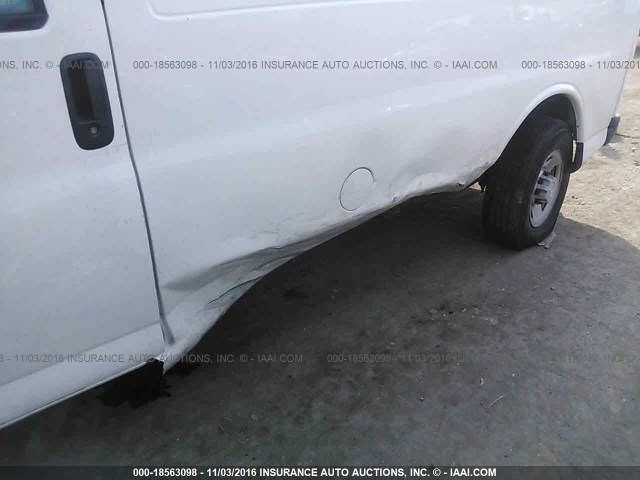 1GCGG25C091119490 - 2009 CHEVROLET EXPRESS G2500  WHITE photo 6