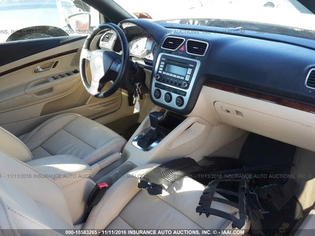 WVWFA71F69V016805 - 2009 VOLKSWAGEN EOS LUX 白色 照片 5