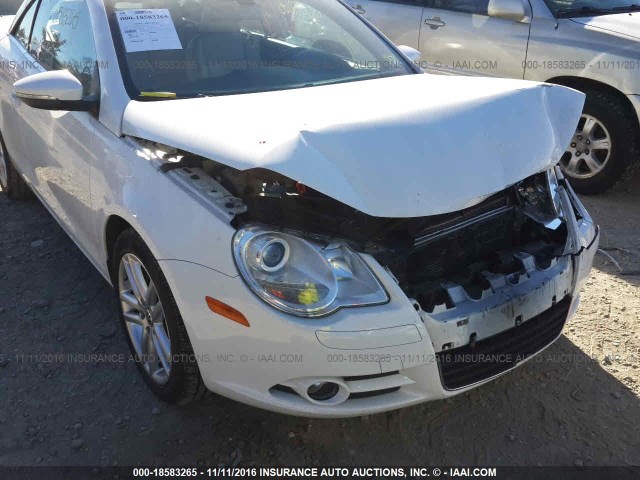 WVWFA71F69V016805 - 2009 VOLKSWAGEN EOS LUX WHITE photo 6