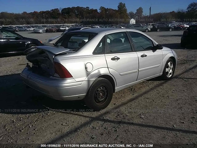 1FAFP38323W189246 - 2003 FORD FOCUS ZTS SILVER photo 4