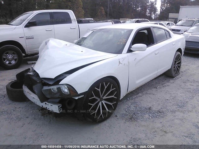 2B3CL3CG7BH607169 - 2011 DODGE CHARGER WHITE photo 2