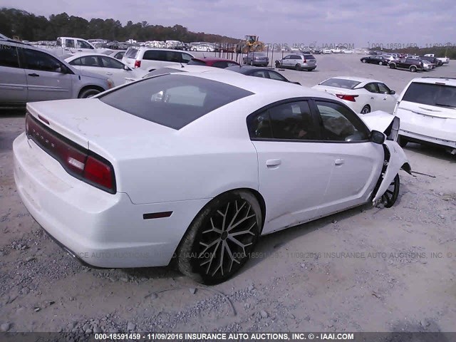 2B3CL3CG7BH607169 - 2011 DODGE CHARGER WHITE photo 4