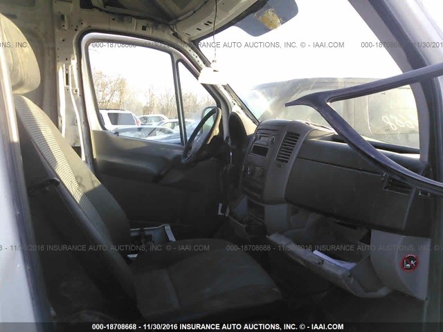 WDYPE8CC9A5494985 - 2010 FREIGHTLINER Sprinter 2500 WHITE photo 5