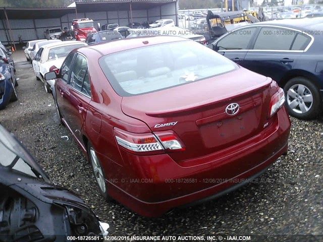 4T1BF3EK2BU187770 - 2011 TOYOTA CAMRY SE/LE/XLE წითელი ფოტო 3