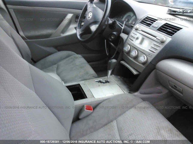 4T1BF3EK2BU187770 - 2011 TOYOTA CAMRY SE/LE/XLE წითელი ფოტო 5