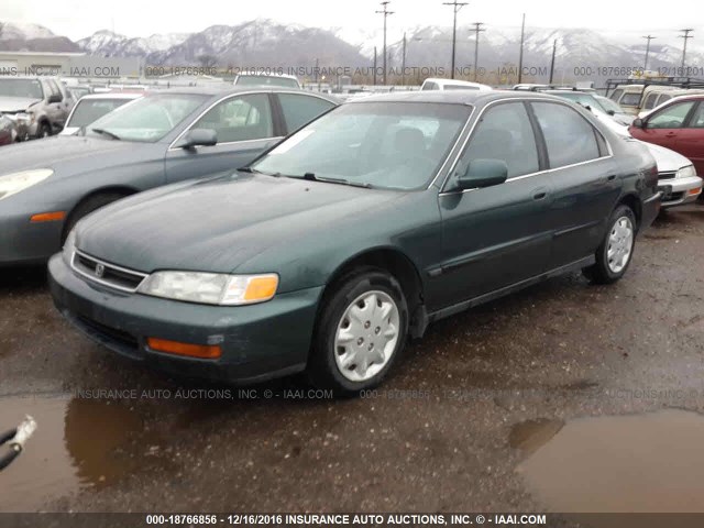 1HGCD5634TA270915 - 1996 HONDA ACCORD LX/EX GREEN photo 2