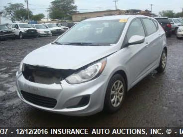 KMHCT5AE0EU165487 - 2014 HYUNDAI ACCENT GLS/GS SILVER photo 2