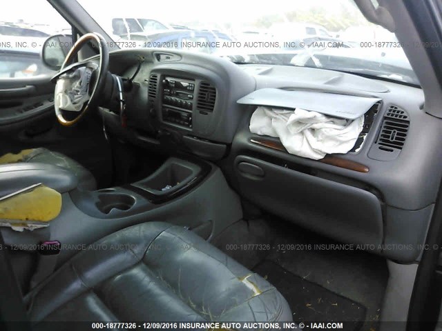 5LMPU28L5WLJ57696 - 1998 LINCOLN NAVIGATOR BLACK photo 5