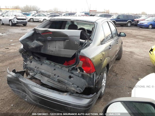 1FAFP34393W211216 - 2003 FORD FOCUS SE COMFORT/SE SPORT GRAY photo 4