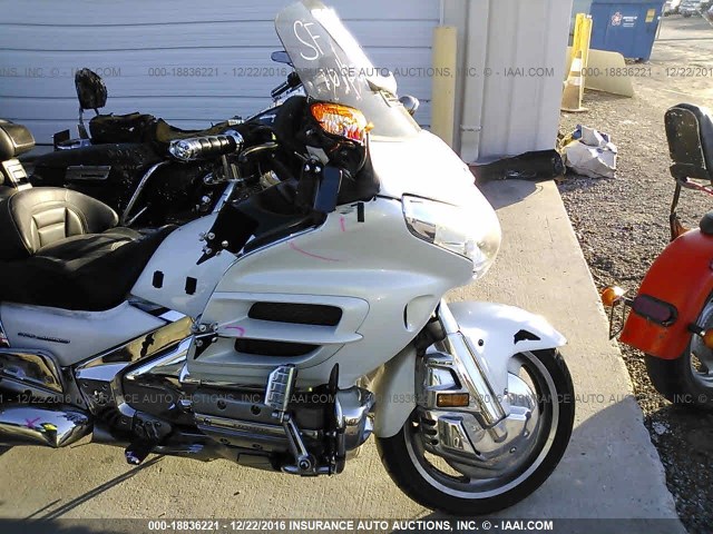 1HFSC47L78A703324 - 2008 HONDA GL1800 WHITE photo 5