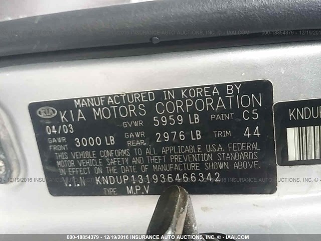 KNDUP131936466342 - 2003 KIA SEDONA EX/LX SILVER photo 9