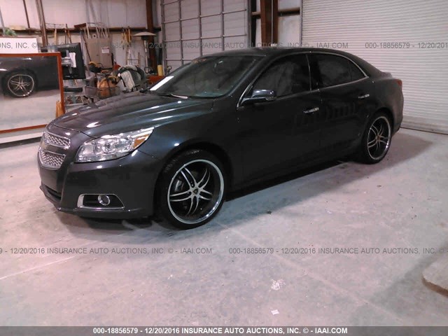 1G11H5SA7DF268734 - 2013 CHEVROLET MALIBU LTZ 灰色 照片 2