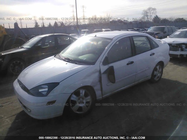 1FAFP38343W332715 - 2003 FORD FOCUS ZTS WHITE photo 2