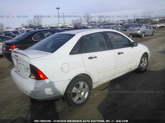 1FAFP38343W332715 - 2003 FORD FOCUS ZTS WHITE photo 4