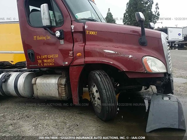 1FUJGEDR2BLBB4127 - 2011 FREIGHTLINER CASCADIA 125  BURGUNDY photo 7