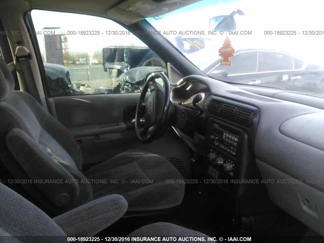 1GMDU03E81D323005 - 2001 PONTIAC MONTANA SILVER photo 5