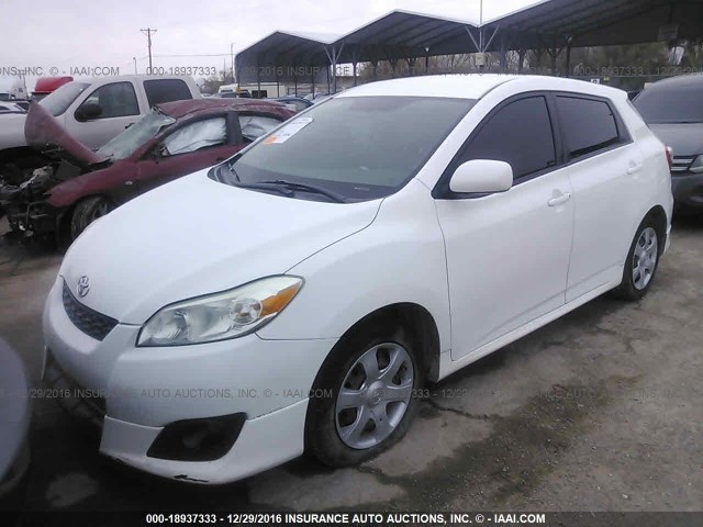 2T1KU40E79C160136 - 2009 TOYOTA COROLLA MATRIX  WHITE photo 2