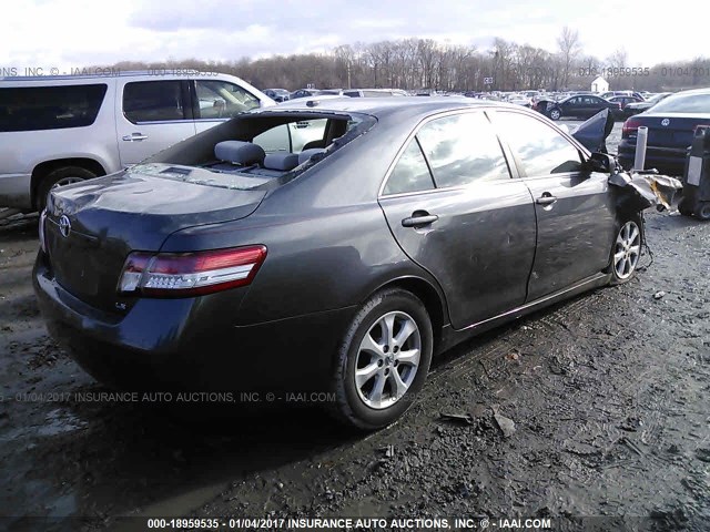 4T1BF3EK2BU691753 - 2011 TOYOTA CAMRY SE/LE/XLE GRAY photo 4