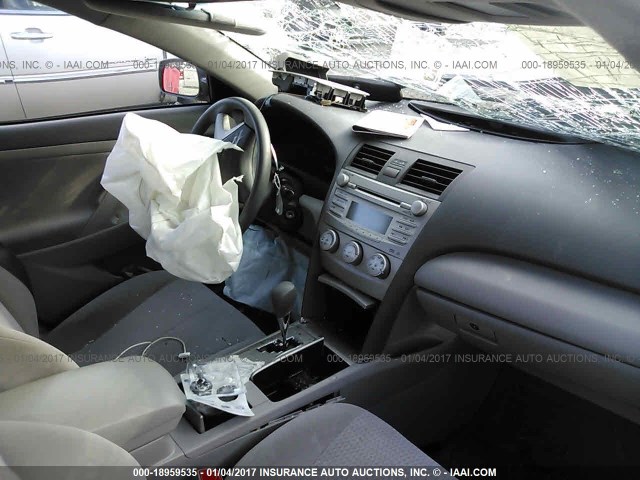 4T1BF3EK2BU691753 - 2011 TOYOTA CAMRY SE/LE/XLE GRAY photo 5