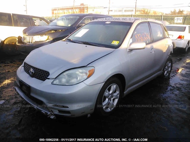 2T1KR32E34C251244 - 2004 TOYOTA COROLLA MATRIX XR SILVER photo 2