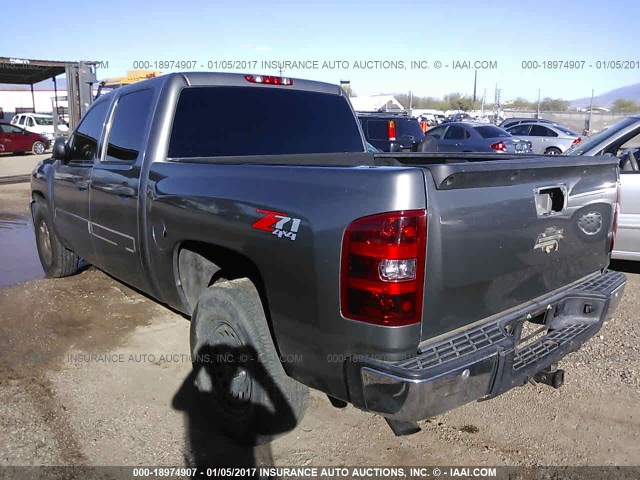 2GCEK13MX71599606 - 2007 CHEVROLET SILVERADO K1500 CREW CAB GRAY photo 3