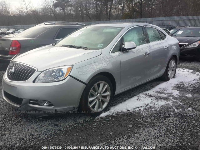 1G4PP5SK8E4200836 - 2014 BUICK VERANO SILVER photo 2