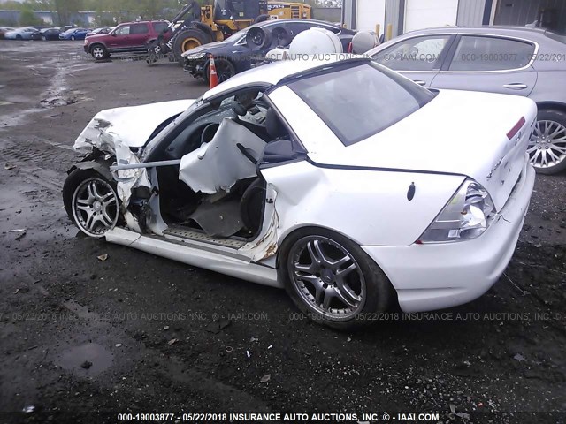 WDBKK47F2YF169089 - 2000 MERCEDES-BENZ SLK 230 KOMPRESSOR WHITE photo 3