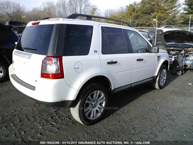 SALFP24N18H041976 - 2008 LAND ROVER LR2 SE WHITE photo 4